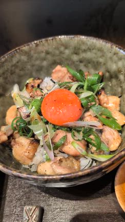 4/6ランチスタート！丹波地鶏の炭火焼鳥丼ランチ￥1,100♥炭と酒【石倉】@神戸市中央区（花）の記事動画