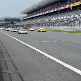 皆さんも体験できる模擬レースのような同乗走行！の画像