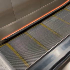 香港のエスカレーターは早いの画像