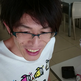 小学校でのインプロでもらったおやつを食べるゆういち！の画像