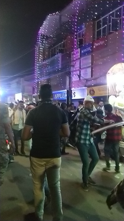 父がインドへやって来る！の記事動画