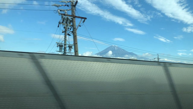 朝夕、富士山全景〜亡くなった両親を想うの記事動画
