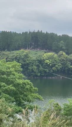 元高所恐怖症の私が決死で飛んだジップラインの記事動画