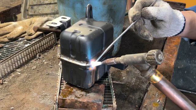 ダットサン：フェアレディ [SP310] 用サブタンクの記事動画