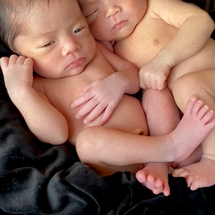 双子ちゃんのニューボーンフォト撮影でした！の記事動画