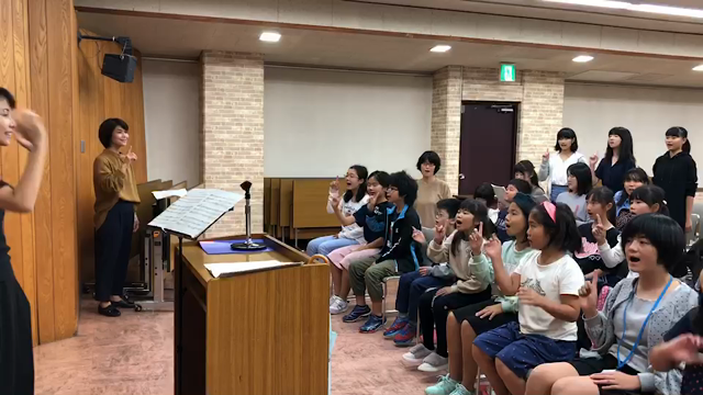 1080人で歌おう❗️「どこから来たの？」の記事動画
