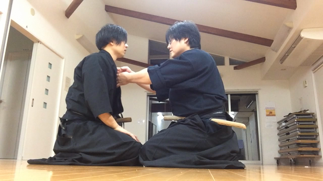 修心流居合術兵法 脇指居業 衣紋締（表）の記事動画