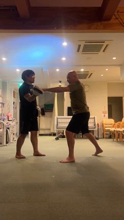 武器を持っていなくても、身の回りには使えるものがある。神戸で学べる本物の護身術の記事動画