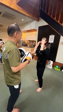 初心者や格闘技未経験の方、女性の方もしっかりご指導いたしますの記事動画