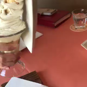 オヤツにスイーツ、食べても安心して下さい！くびれますから（≧∇≦）の画像