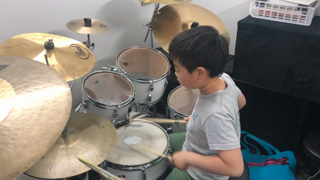 5年生の男の子ドラムレッスンの記事動画