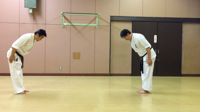 信愛会空手道　ゆっくりとした組手　ストレートとフックに対する動き（再掲）の記事動画