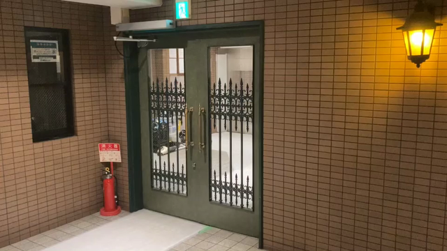 手動の開き戸を扉そのままで自動ドア化しましたの記事動画