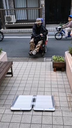 持ち運べるスロープと共にみんなでごはんの記事動画