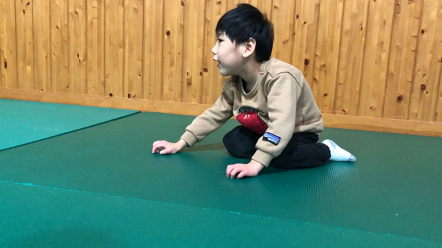 四つ這いの一歩。の記事動画