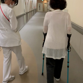 両側人工股関節置換術 術後16日目の画像