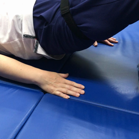 ジムでトレーニングの画像