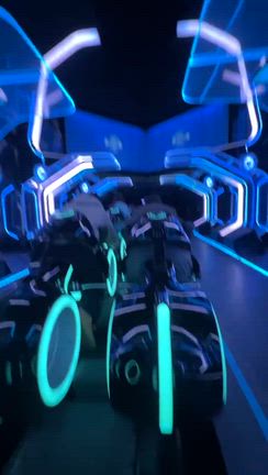 上海ディズニー☆トロン乗車中の動画の記事動画