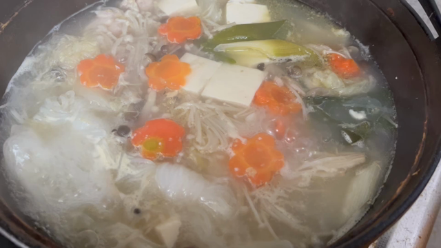寒い冬の晩ご飯の定番の記事動画
