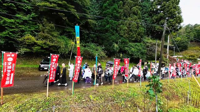 豊田市綾渡の平勝寺の国指定重要文化財 観世音菩薩坐像 第56回ご開帳法要のお稚児さんの行列の映像の記事動画