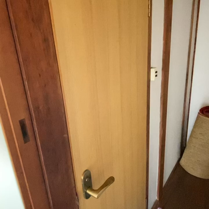 壁紙張り替えの動画の記事動画