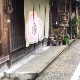 のれんの街並みの画像