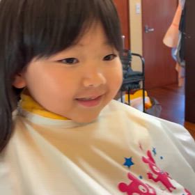 子供のヘアカットの画像