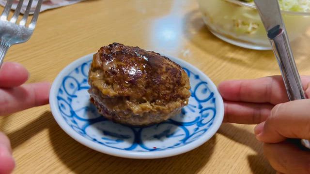 肉感しっかりハンバーグ♡♡の記事動画