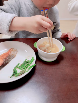 作業療法士が我が子に実践、お箸の持ち方・使い方、５の記事動画