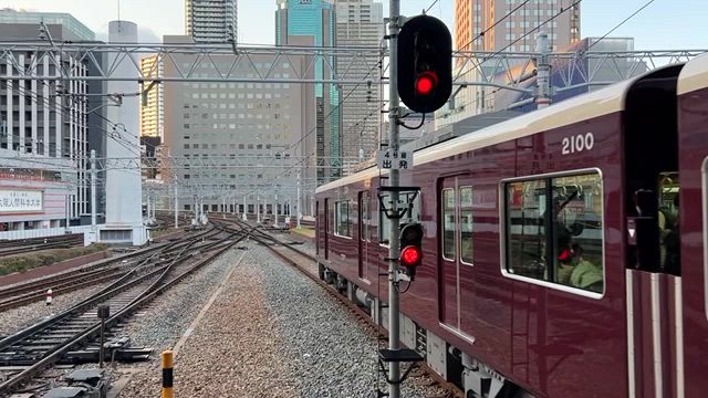阪急大阪梅田夕方ラッシュ2000F•2301F同時発車動画•1003F「カーボンニュートラル」等の記事動画