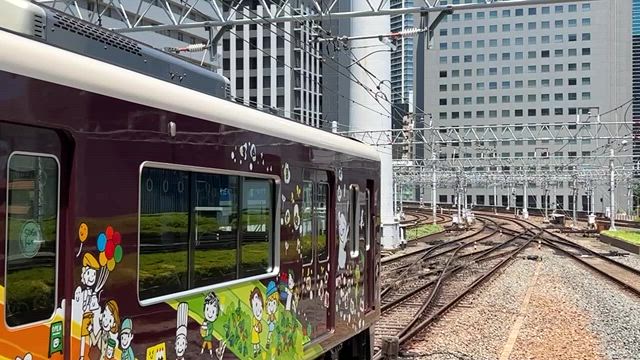 (動画)阪急大阪梅田を行き交う1013F「SDGsトレイン」•「雅洛」等の記事動画