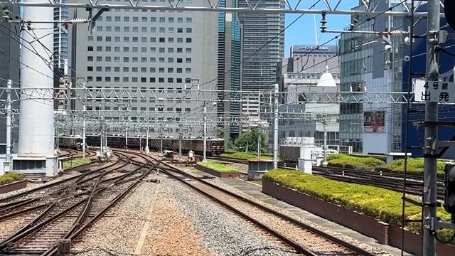 (動画)阪急大阪梅田を行き交う1013F「SDGsトレイン」•「雅洛」等の記事動画