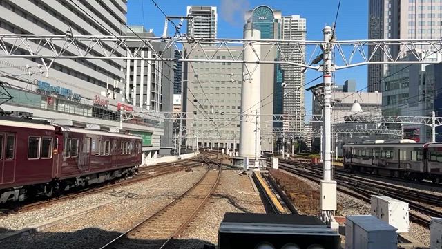 阪急大阪梅田 神戸線ラッピング列車3種•３線同時発車動画等の記事動画