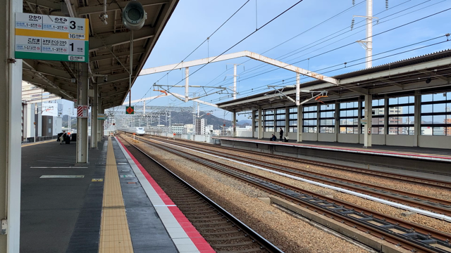 山陽新幹線姫路駅 50周年記念パネル・(動画)N700S通過 等の記事動画