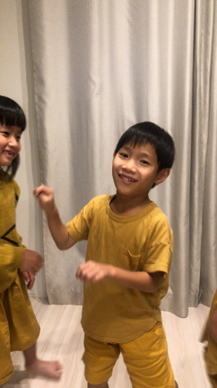 【初公開！】三つ子の斬新過ぎるファッションに衝撃！！の記事動画