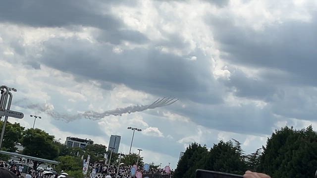 大阪の空に、ブルーインパルス！の記事動画