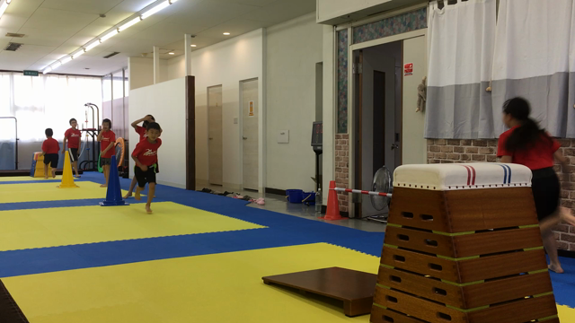 跳び箱のトレーニング！ジャンプ力や調整力など子供の体力UP！★高岡市の体育＆体操教室の記事動画