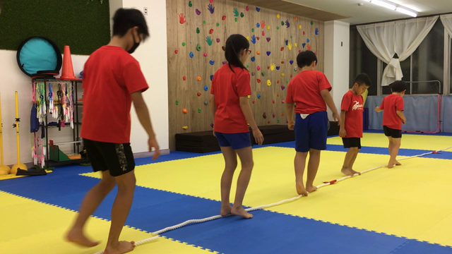 握力と足腰のトレーニング！綱引きで子供の体力UP！★高岡市の体育＆体操教室の記事動画