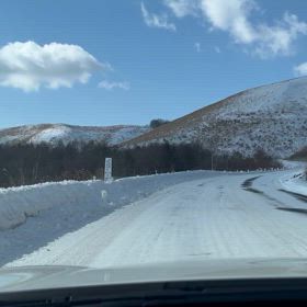 暑い国の使者に 雪を見せる旅の画像