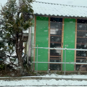 名残り雪と筍の季節の画像