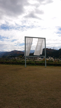 秋の越後妻有トリエンナーレは、窓と美人林とカバコフとさわし柿とオヤマボクチ。＠津南～松代の記事動画