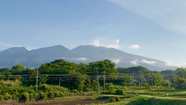 今朝の浅間山と、しなの鉄道始発列車・・・の記事動画