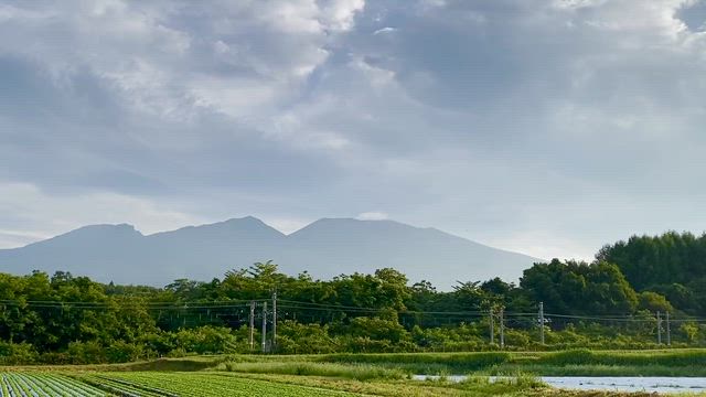 今朝の浅間山と、しなの鉄道始発列車・・・の記事動画