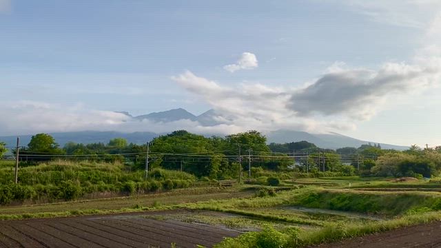 今朝の浅間山と、しなの鉄道始発列車・・・の記事動画