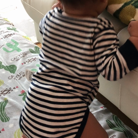 つかまり立ちの画像