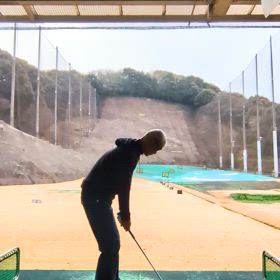 大胆に左向け左の練習…地元女子プロ…の画像