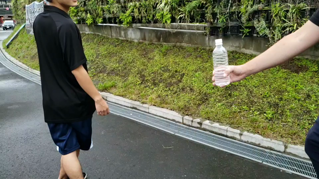 ボトルキャップチャレンジの記事動画