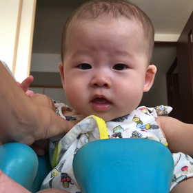 離乳食二口目、飲み込まず…の画像
