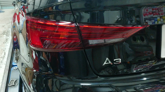 Audi テールランプ交換の記事動画