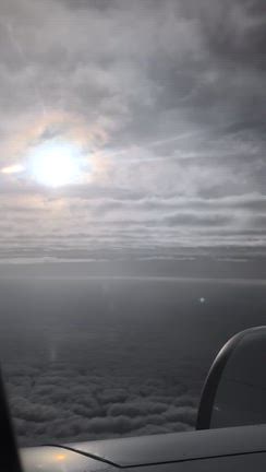 【✨️にやにやシリーズ番外編②】機内から✨️これは彩雲ですか？　ー1053ーの記事動画